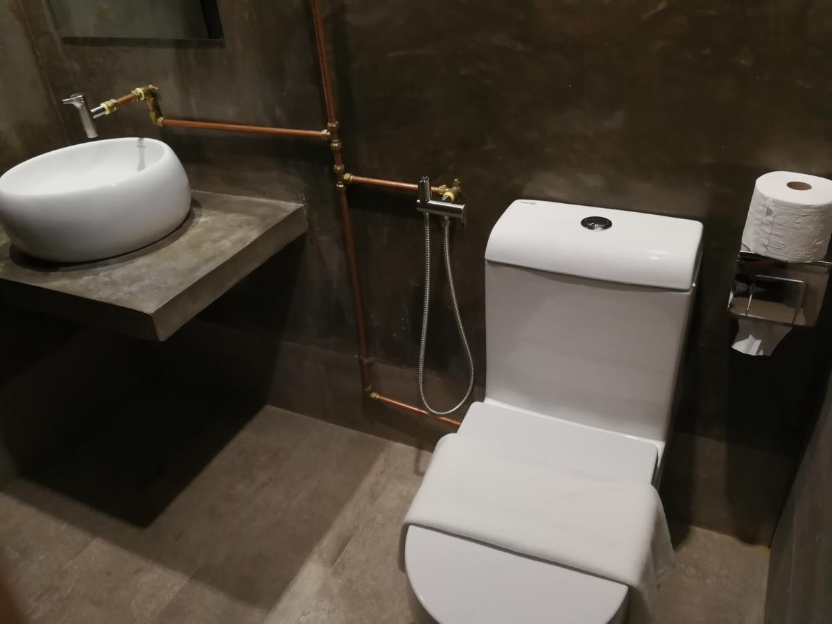 The Rise Room Куала-Тренгану Экстерьер фото A modern toilet
