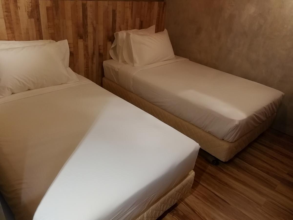 The Rise Room Куала-Тренгану Экстерьер фото Two single beds